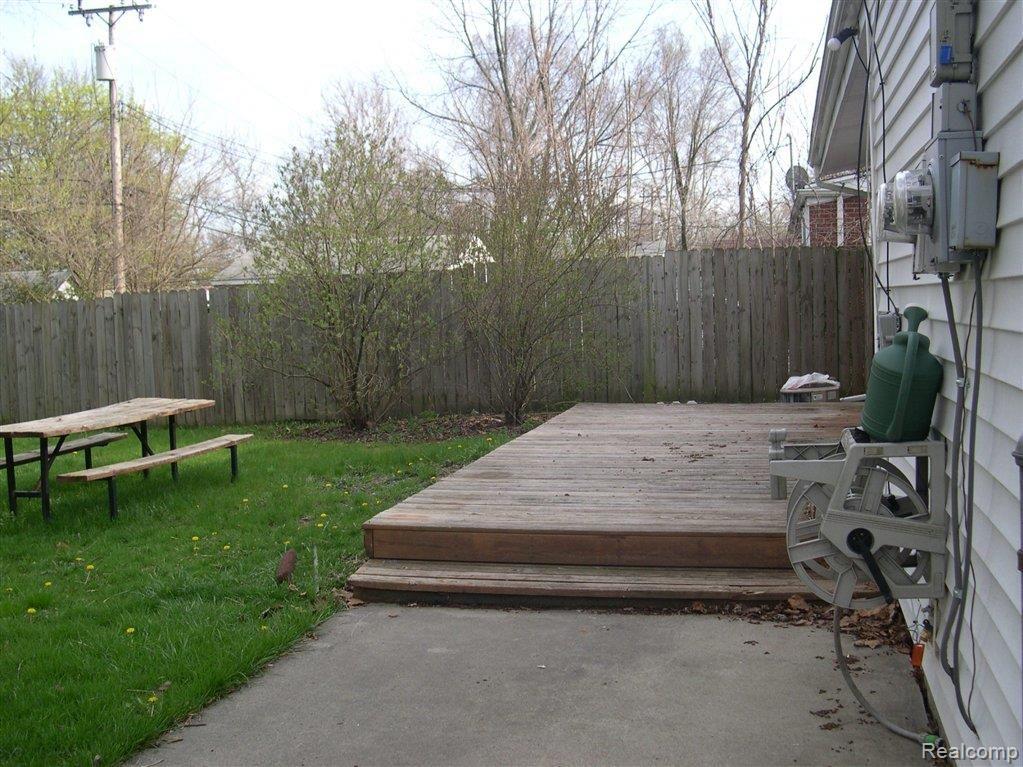 307 Bert Lane Inkster, MI 48141 - Photo 3 of 16 BACK DECK