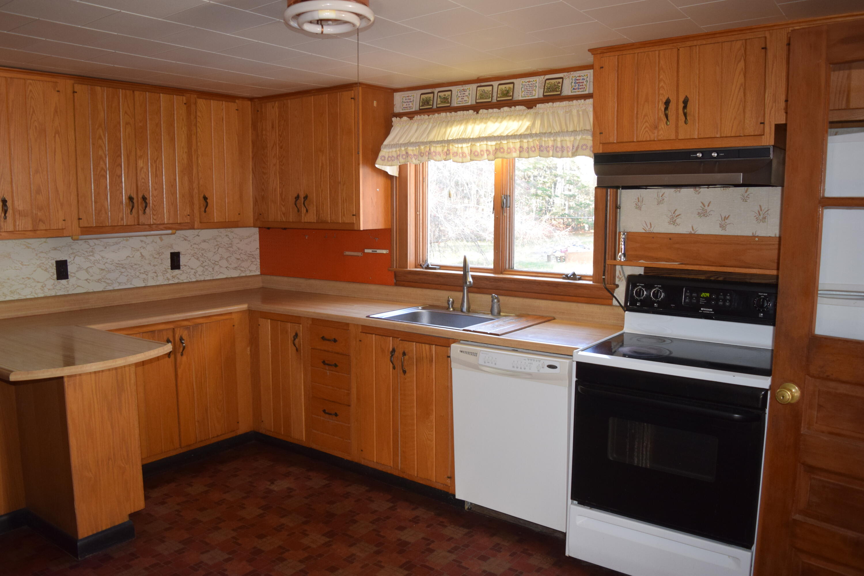 829 Surry Road Surry, ME 04684 - Photo 2 of 27 DSC_0657
