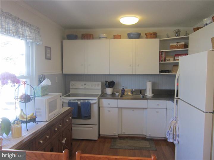 69 Queen Anne Road Levittown, PA 19057 - Photo 5 of 18 Kitchen