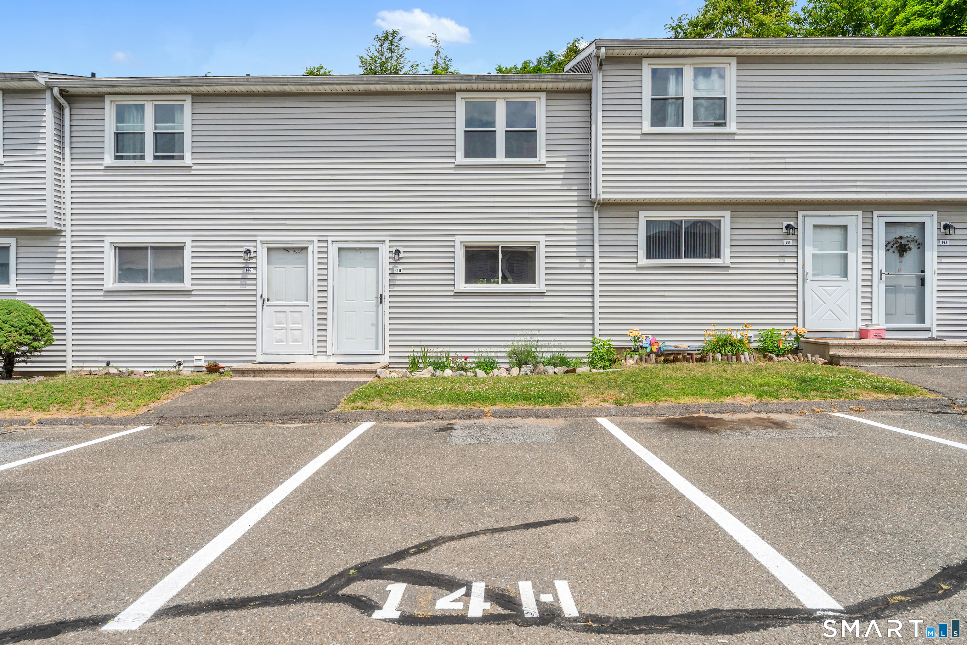 1081 New Haven Road, Unit 14H Naugatuck, CT 06770 - Photo 2 of 37