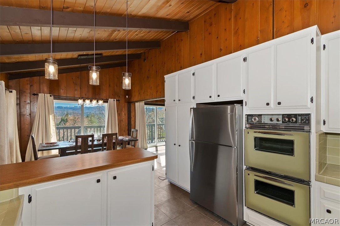 27994 West Shore Road Lake Arrowhead, CA 92352 - Photo 14 of 30 a kitchen with refrigerator and cabinets