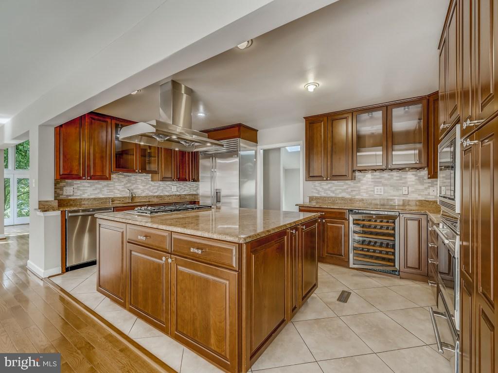 9085 Northfield Road Ellicott City, MD 21042 - Photo 12 of 61 Kitchen