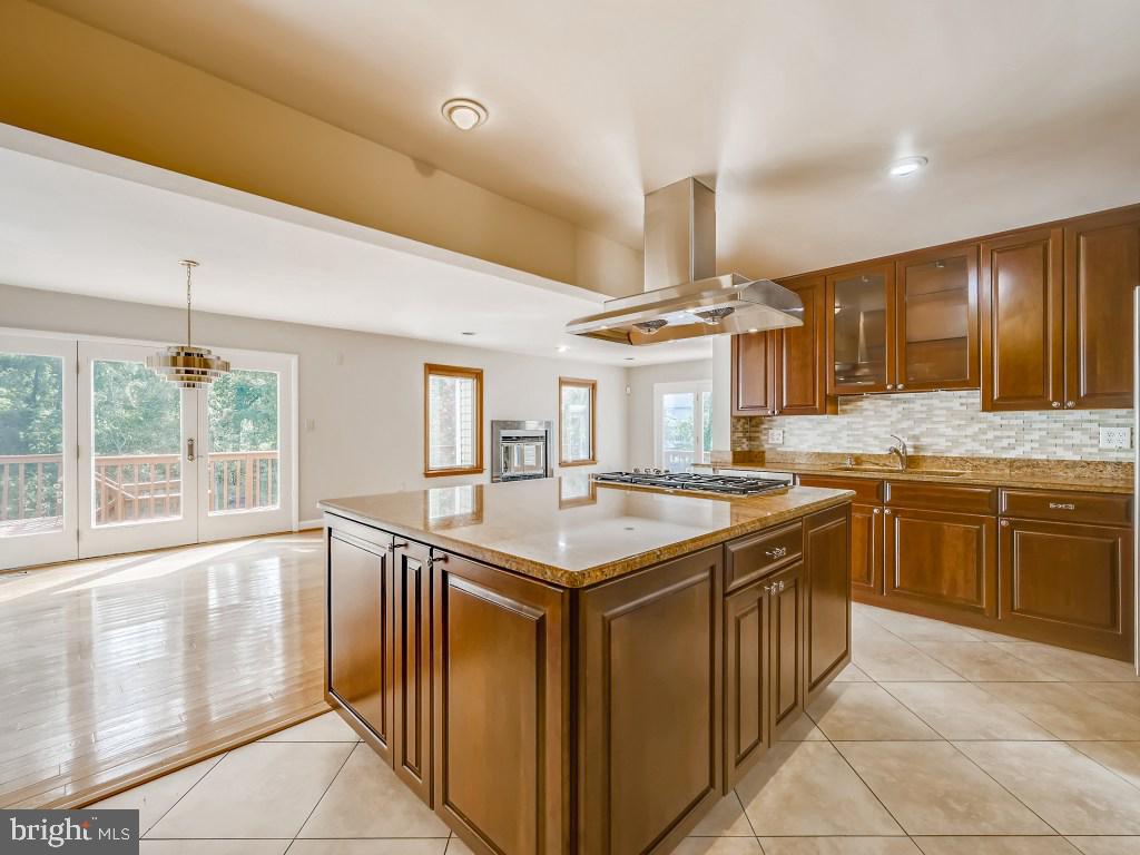 9085 Northfield Road Ellicott City, MD 21042 - Photo 13 of 61 Kitchen