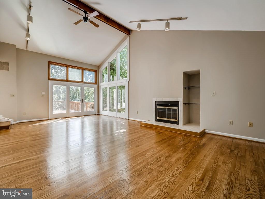 9085 Northfield Road Ellicott City, MD 21042 - Photo 15 of 61 Living room