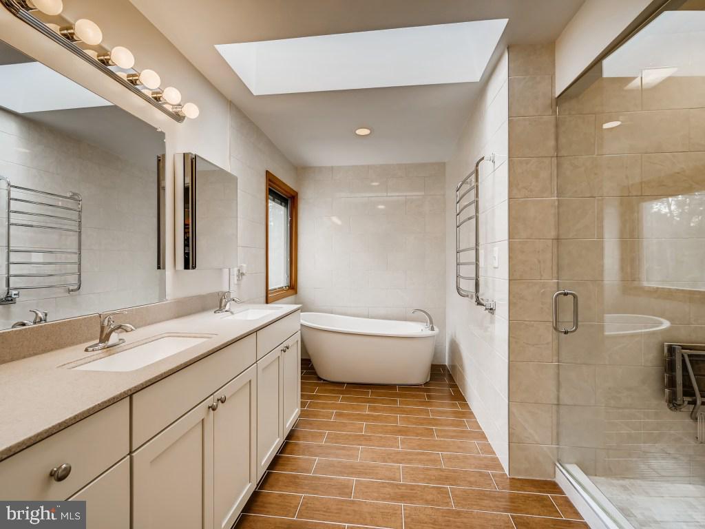 9085 Northfield Road Ellicott City, MD 21042 - Photo 22 of 61 Primary bathroom