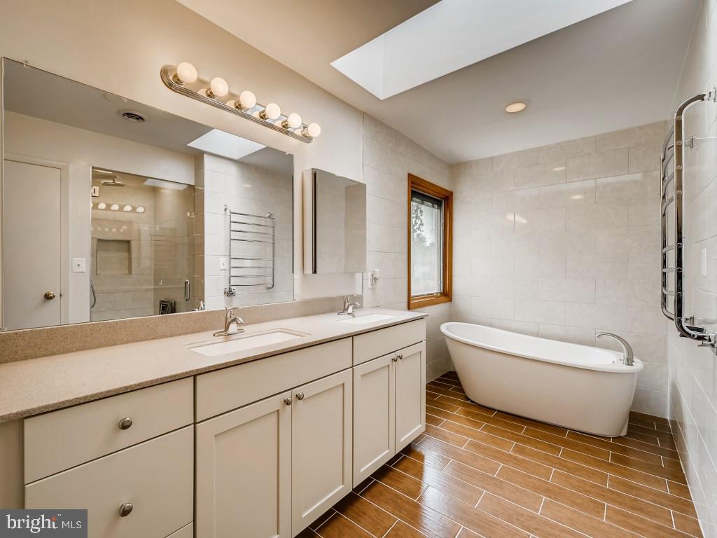 9085 Northfield Road Ellicott City, MD 21042 - Photo 23 of 61 Primary bathroo