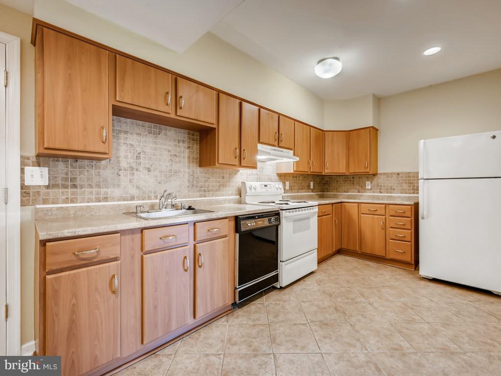 9085 Northfield Road Ellicott City, MD 21042 - Photo 40 of 61 Kitchen in basement