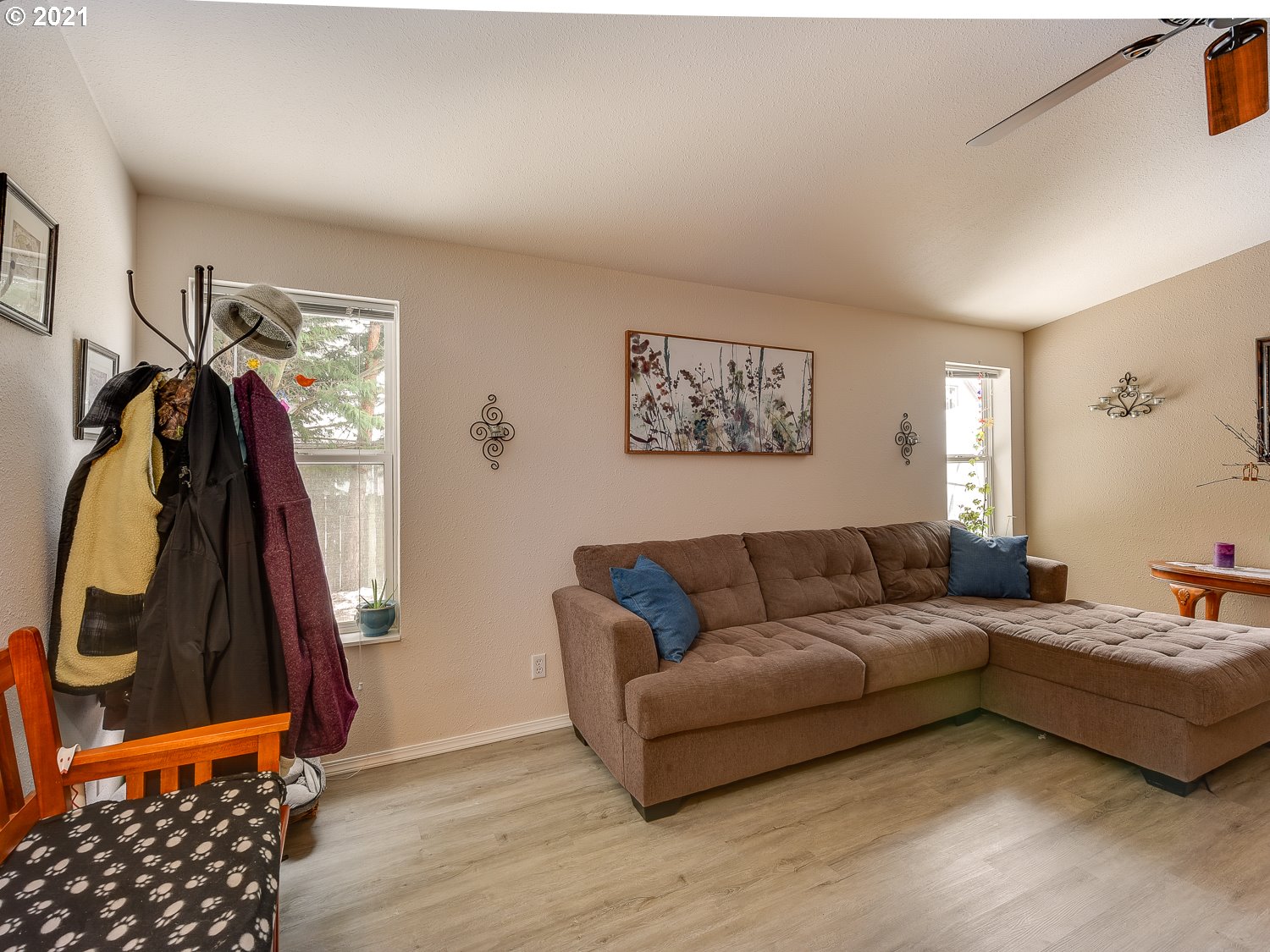5285 Southeast Welch Road Gresham, OR 97080 - Photo 3 of 30 Gallery Image 3