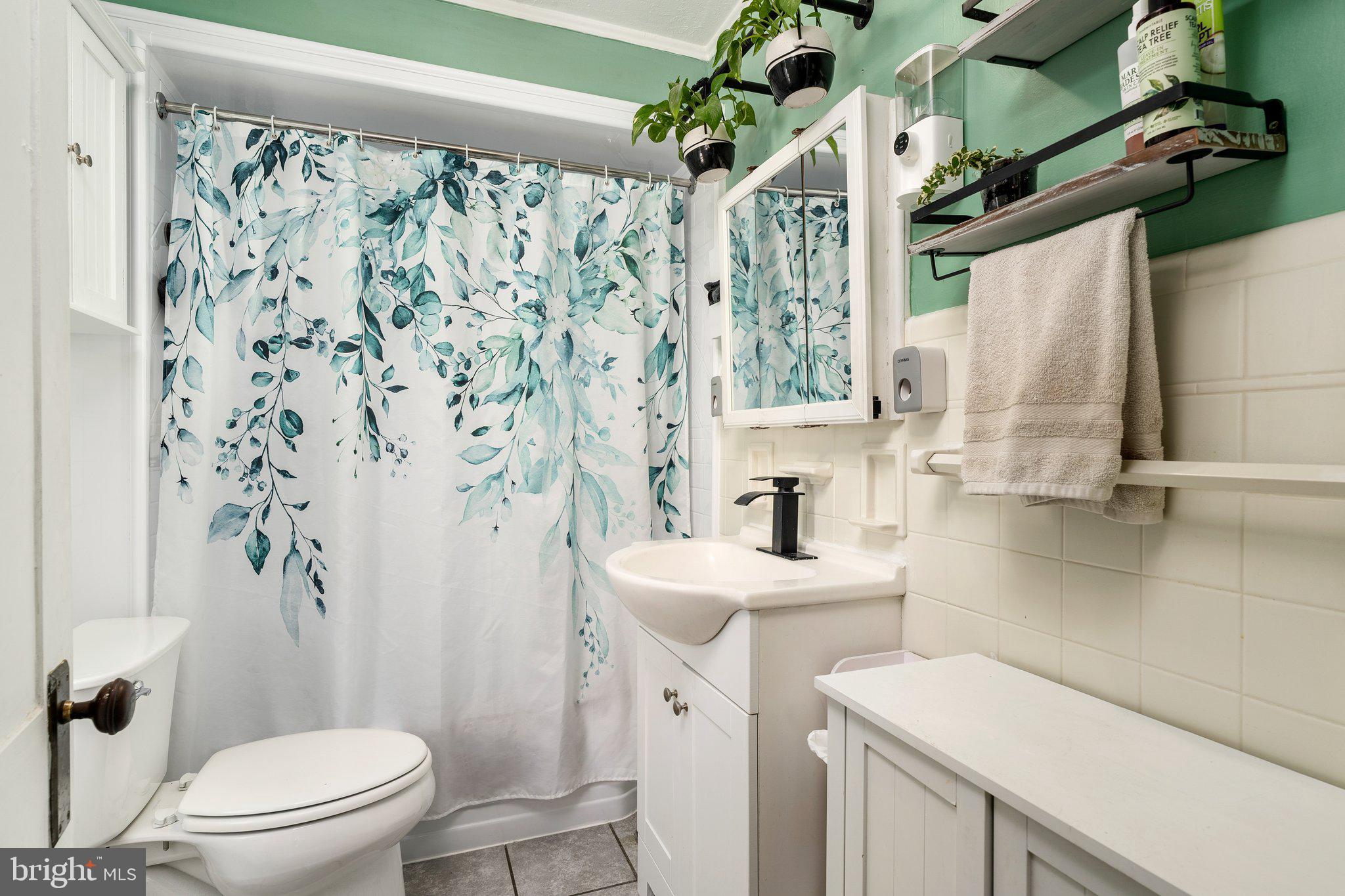 68 Madison Avenue Hamilton, NJ 08619 - Photo 19 of 29 full bath 2nd floor