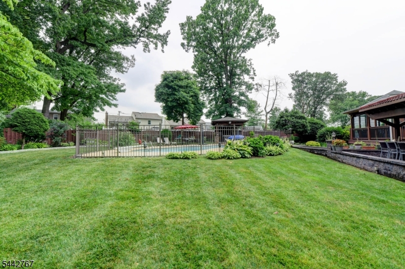 835 Colonial Arms Road Union, NJ 07083 - Photo 27 of 39