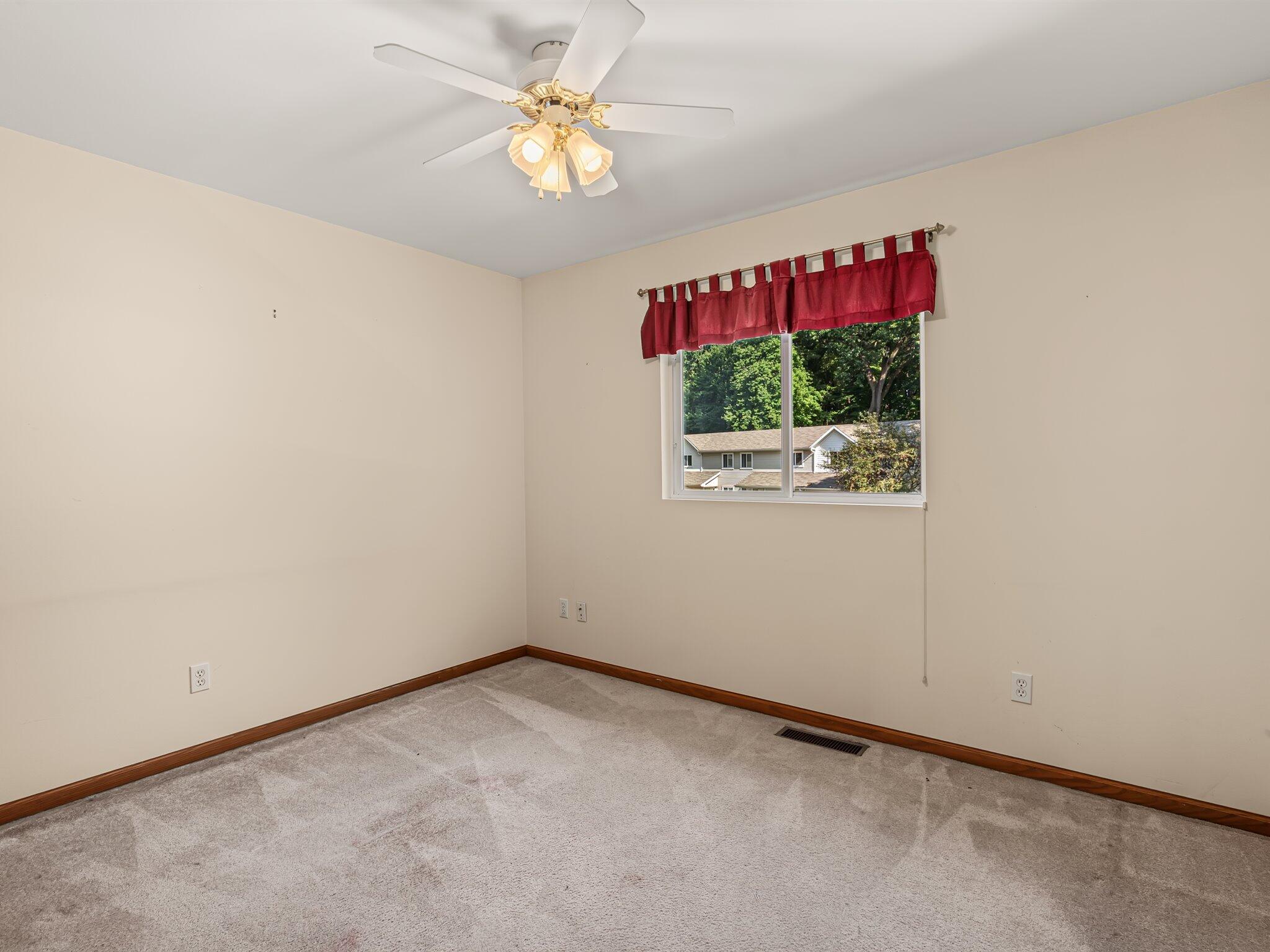 141 Indian Ridge, Unit 4 Michigan City, IN 46360 - Photo 9 of 14 2048x1536
