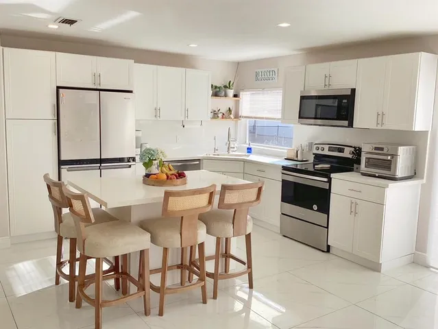 $719,000 | 621 Lakeshore Terrace, Davie, FL 33325