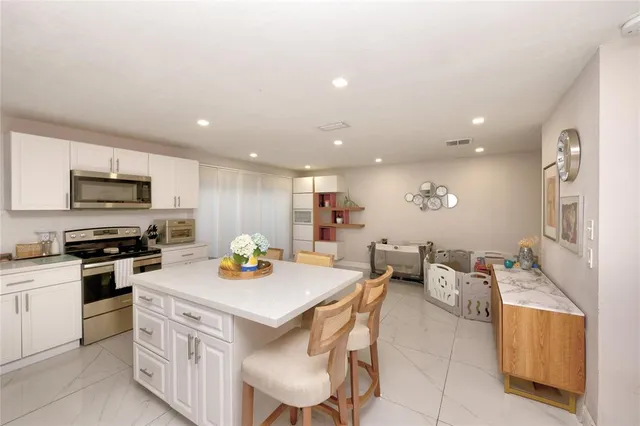 $719,000 | 621 Lakeshore Terrace, Davie, FL 33325