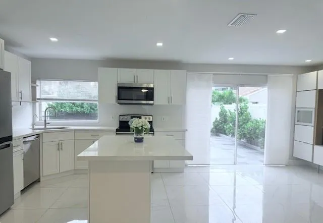 $719,000 | 621 Lakeshore Terrace, Davie, FL 33325