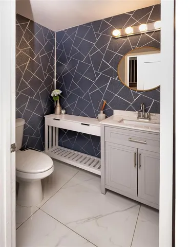 $719,000 | 621 Lakeshore Terrace, Davie, FL 33325