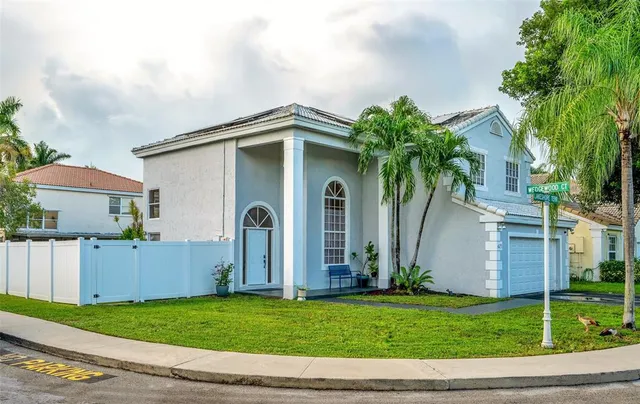 $719,000 | 621 Lakeshore Terrace, Davie, FL 33325