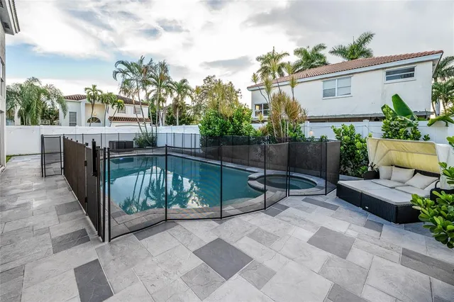 $719,000 | 621 Lakeshore Terrace, Davie, FL 33325