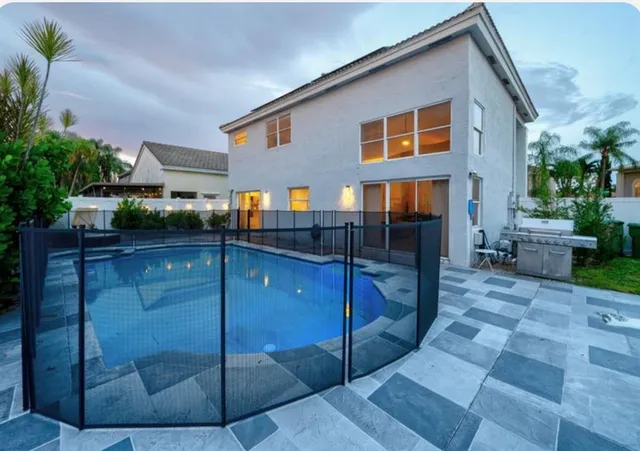 $719,000 | 621 Lakeshore Terrace, Davie, FL 33325