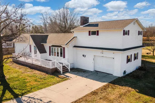 a view of a house with backyard