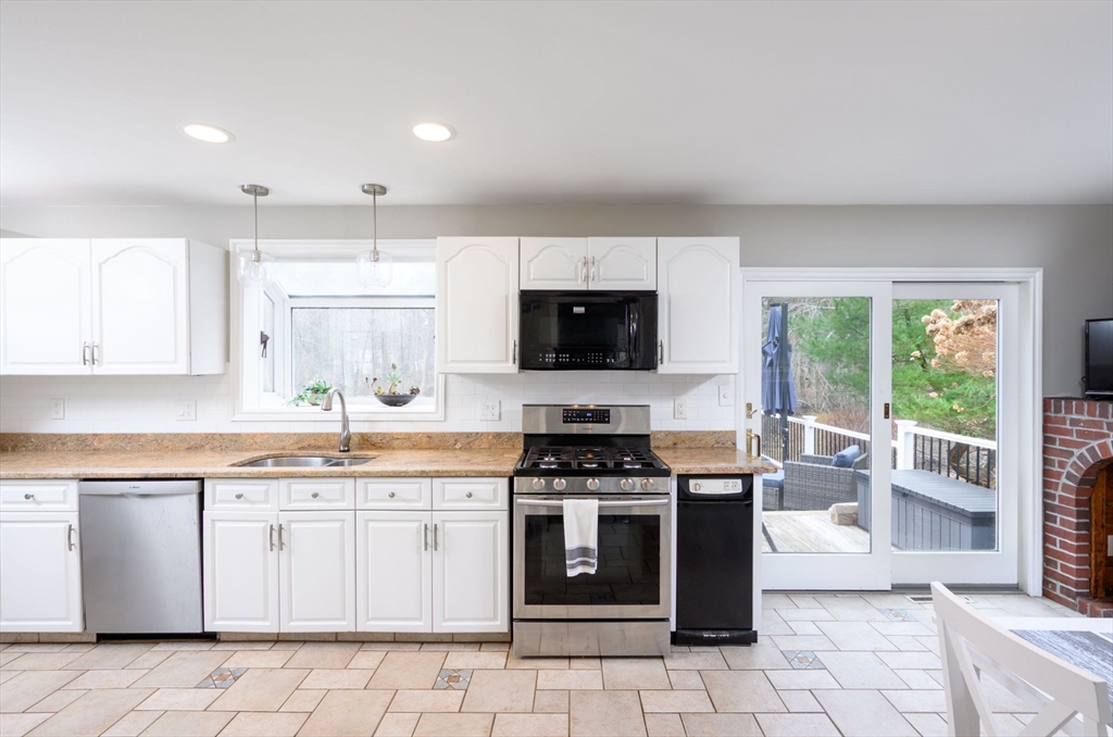 91 Plymouth Road Hanover, MA 02339 - Photo 9 of 29 Gallery Image 9