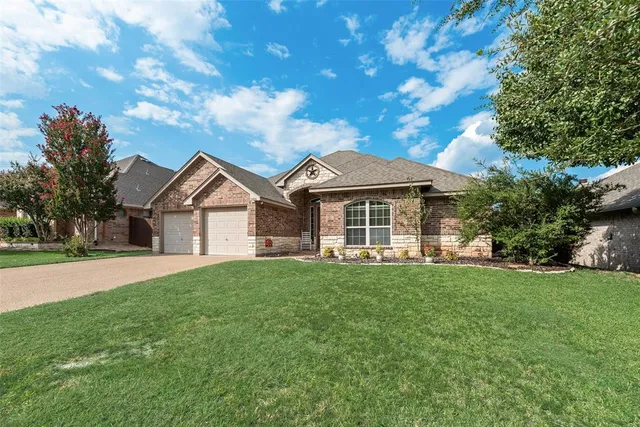 $374,900 | 11016 Castle Oak Lane, Fort Worth, TX 76108