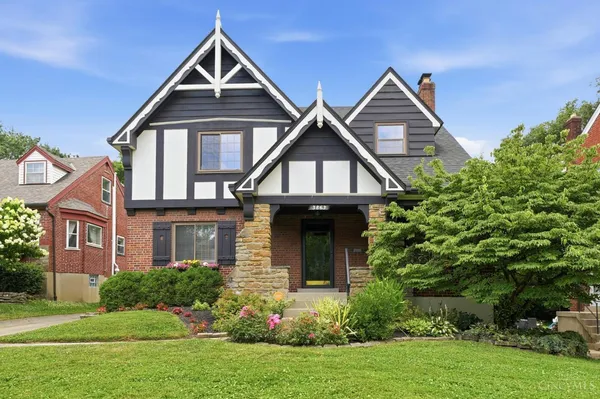 $635,000 | 3863 Drakewood Drive, Cincinnati, OH 45209