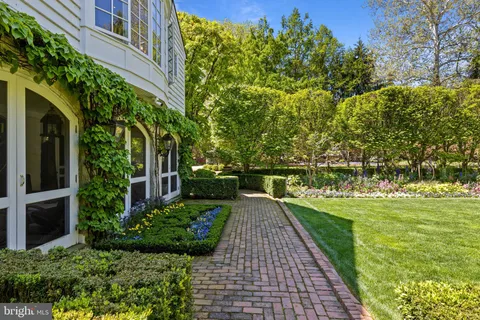 a view of a pathway both side of house