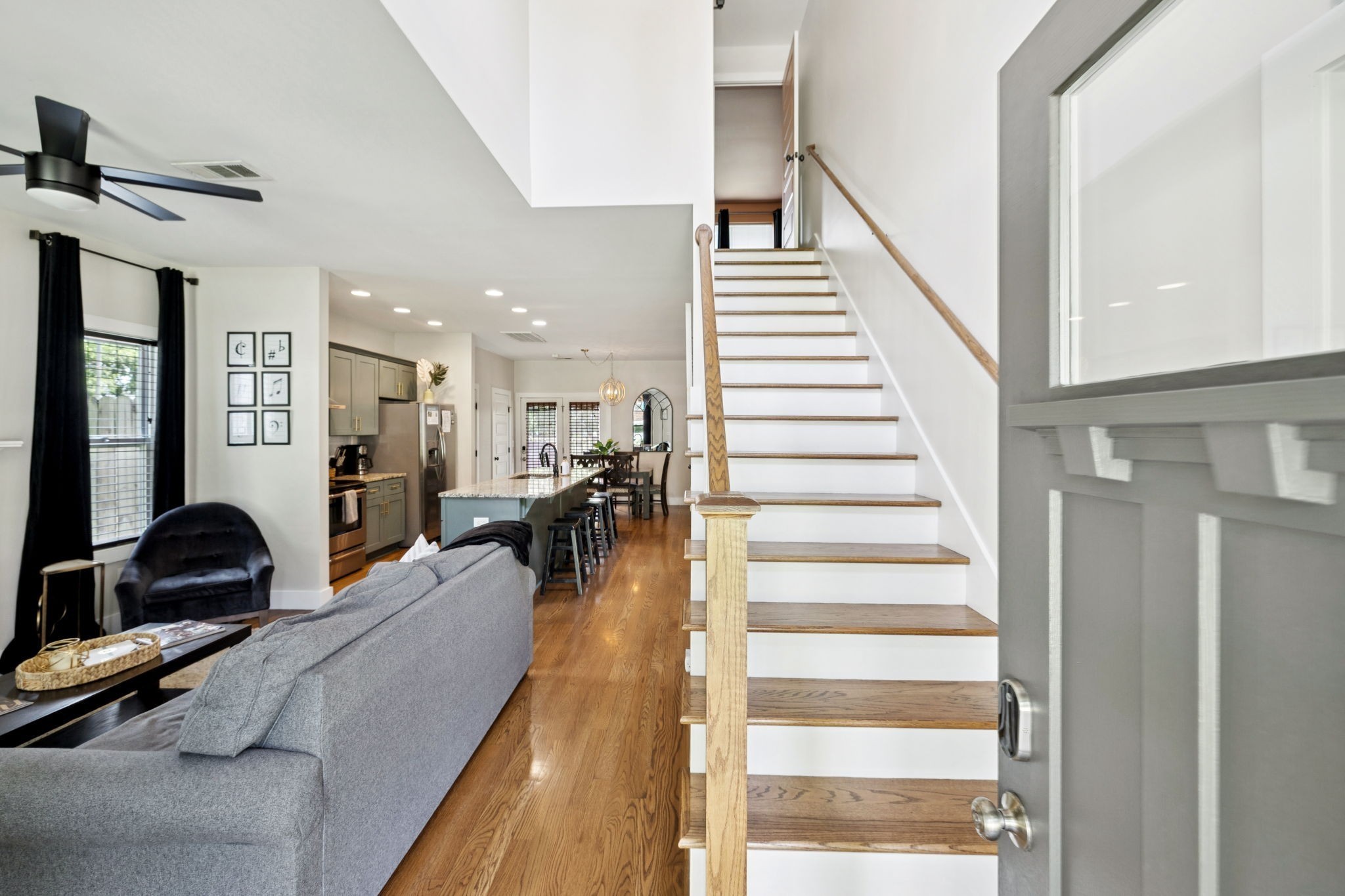 914 Blue Ridge Drive Nashville, TN 37207 - Photo 6 of 33 a view of a living room and entryway
