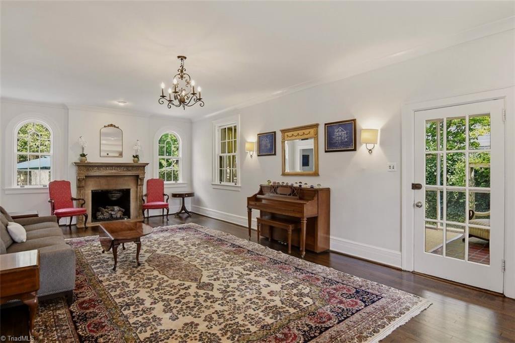 419 Stratford Road Northwest Winston-Salem, NC 27104 - Photo 4 of 37