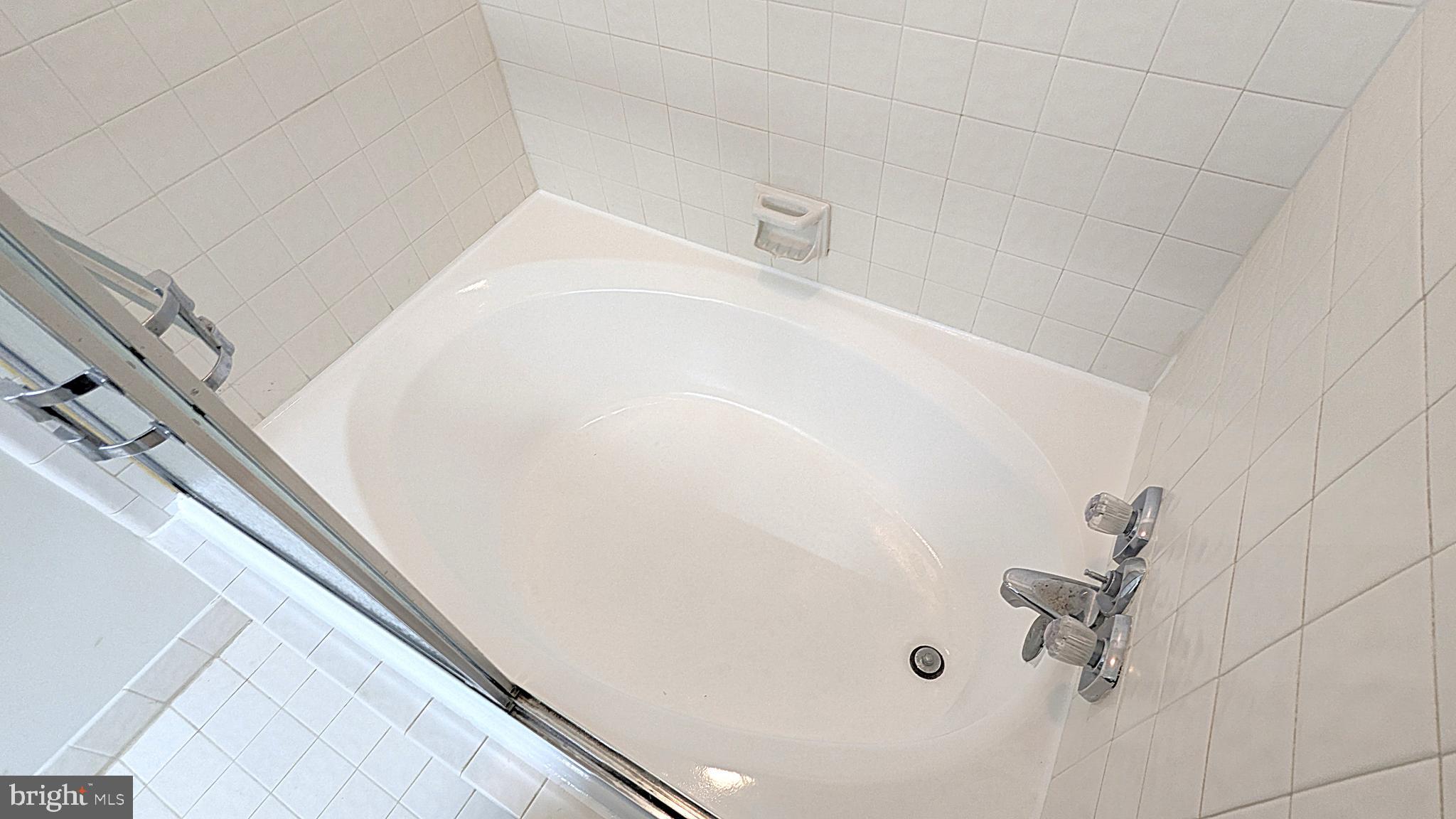 11589 Lake Newport Road Reston, VA 20194 - Photo 51 of 66 a bathroom with a bathtub