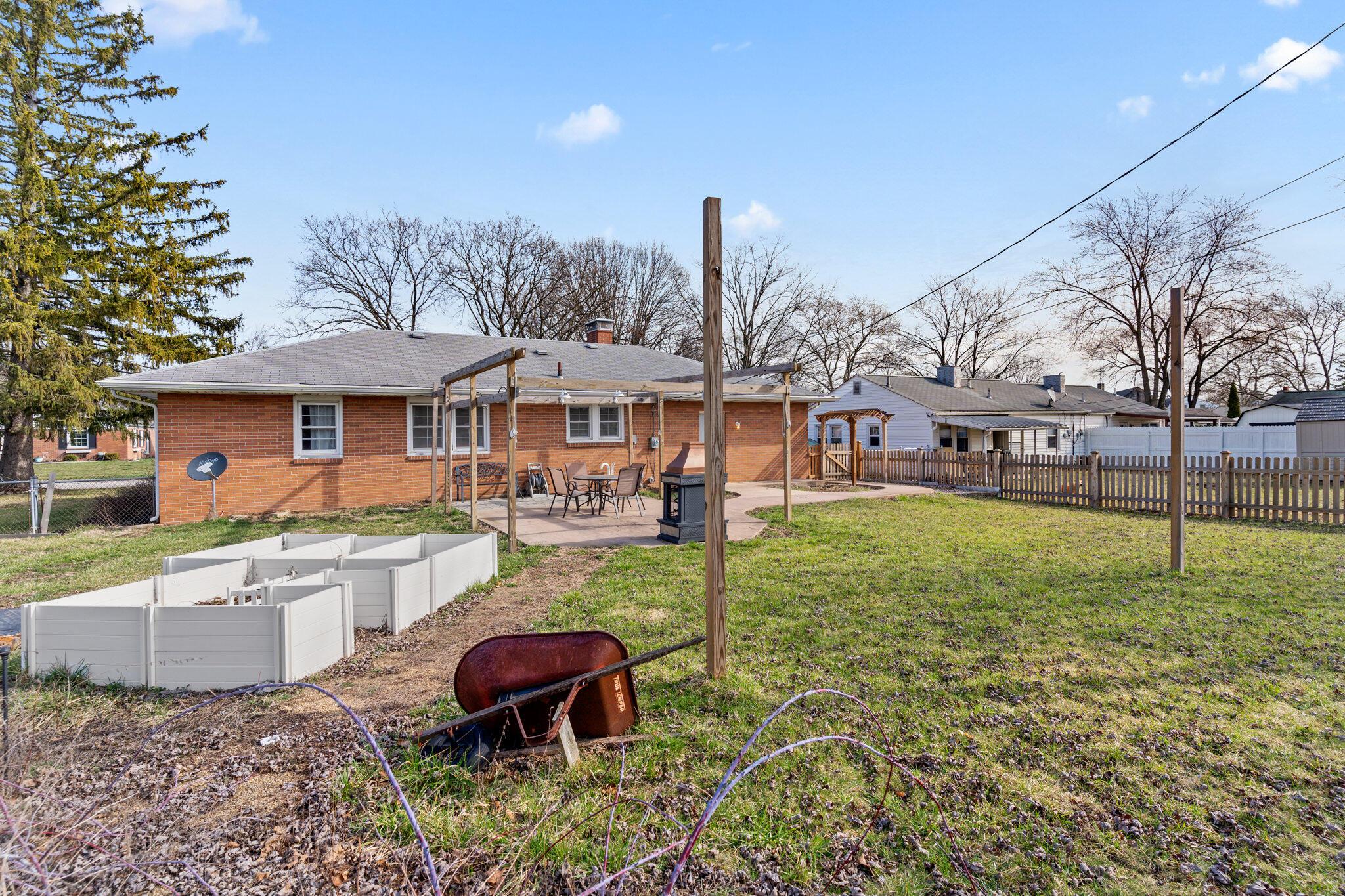 225 Darbyhurst Road Columbus, OH 43228 - Photo 27 of 31 Darbyhurst Zillow Sized-25