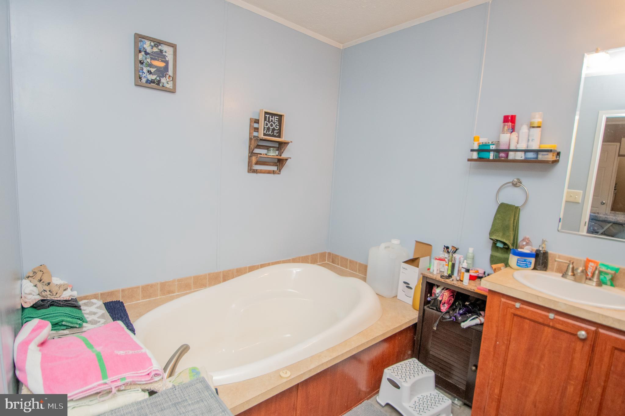 5284 White Deer Road Delmar, DE 19940 - Photo 7 of 14 a workspace with furniture and toys