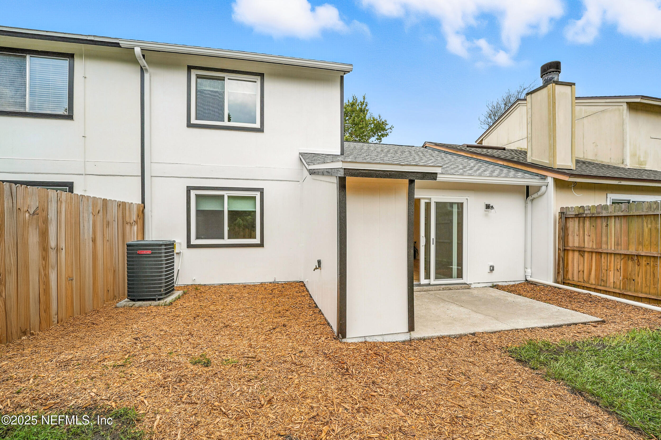 573 Aquatic Drive Atlantic Beach, FL 32233 - Photo 22 of 26 a house with a outdoor space