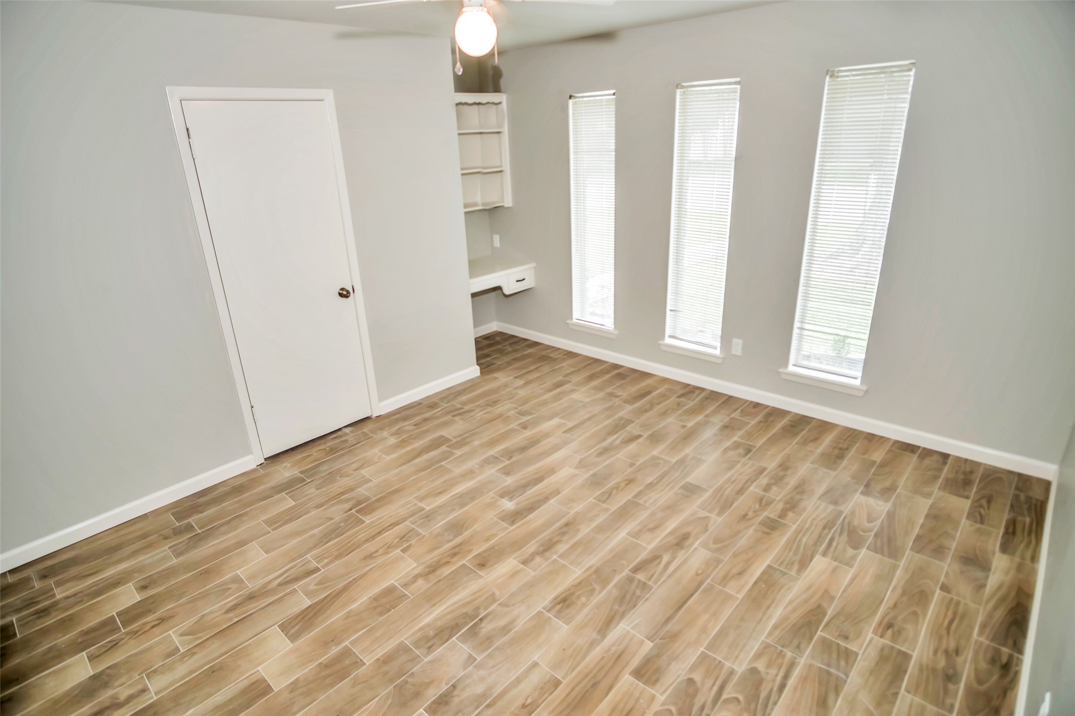 1715 Capstan Road Houston, TX 77062 - Photo 23 of 40 an empty room with wooden floor and windows