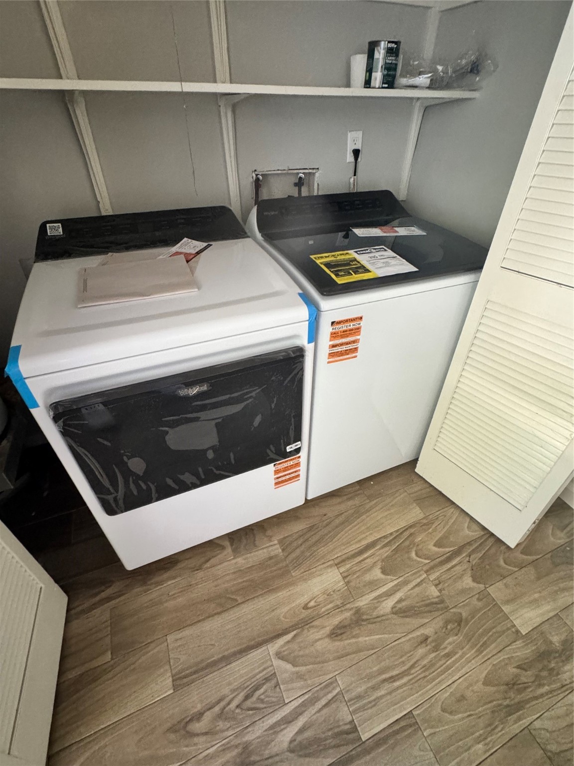 1715 Capstan Road Houston, TX 77062 - Photo 31 of 40 a utility room with dryer and washer