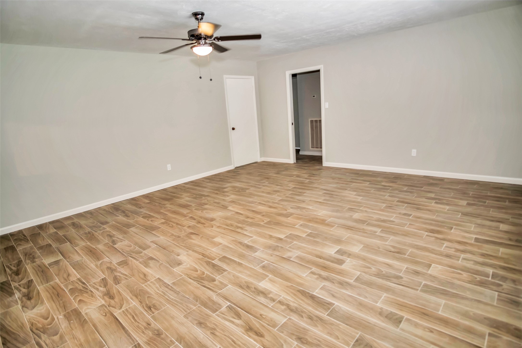 1715 Capstan Road Houston, TX 77062 - Photo 33 of 40 wooden floor in a room