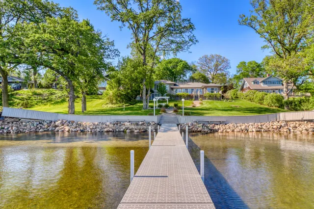 $2,100,000 | 919 North Shore Drive, Detroit Lakes, MN 56501