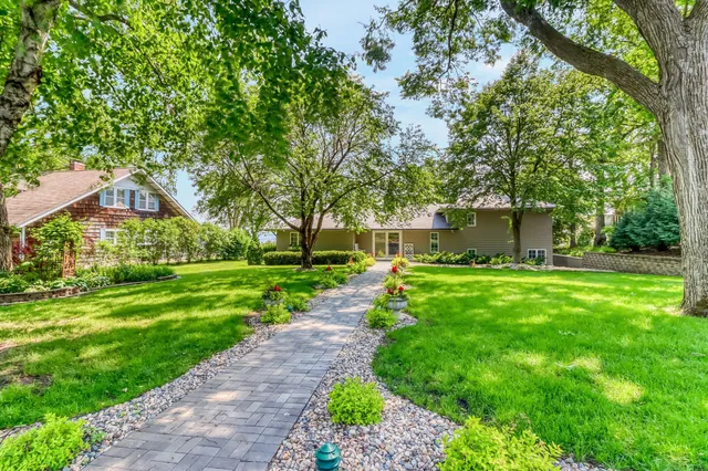 $2,100,000 | 919 North Shore Drive, Detroit Lakes, MN 56501