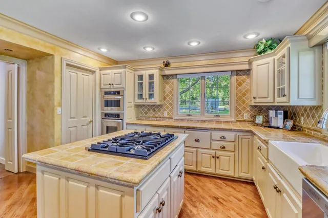 $2,100,000 | 919 North Shore Drive, Detroit Lakes, MN 56501