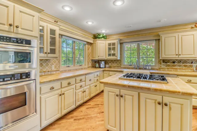 $2,100,000 | 919 North Shore Drive, Detroit Lakes, MN 56501