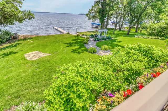 $2,100,000 | 919 North Shore Drive, Detroit Lakes, MN 56501