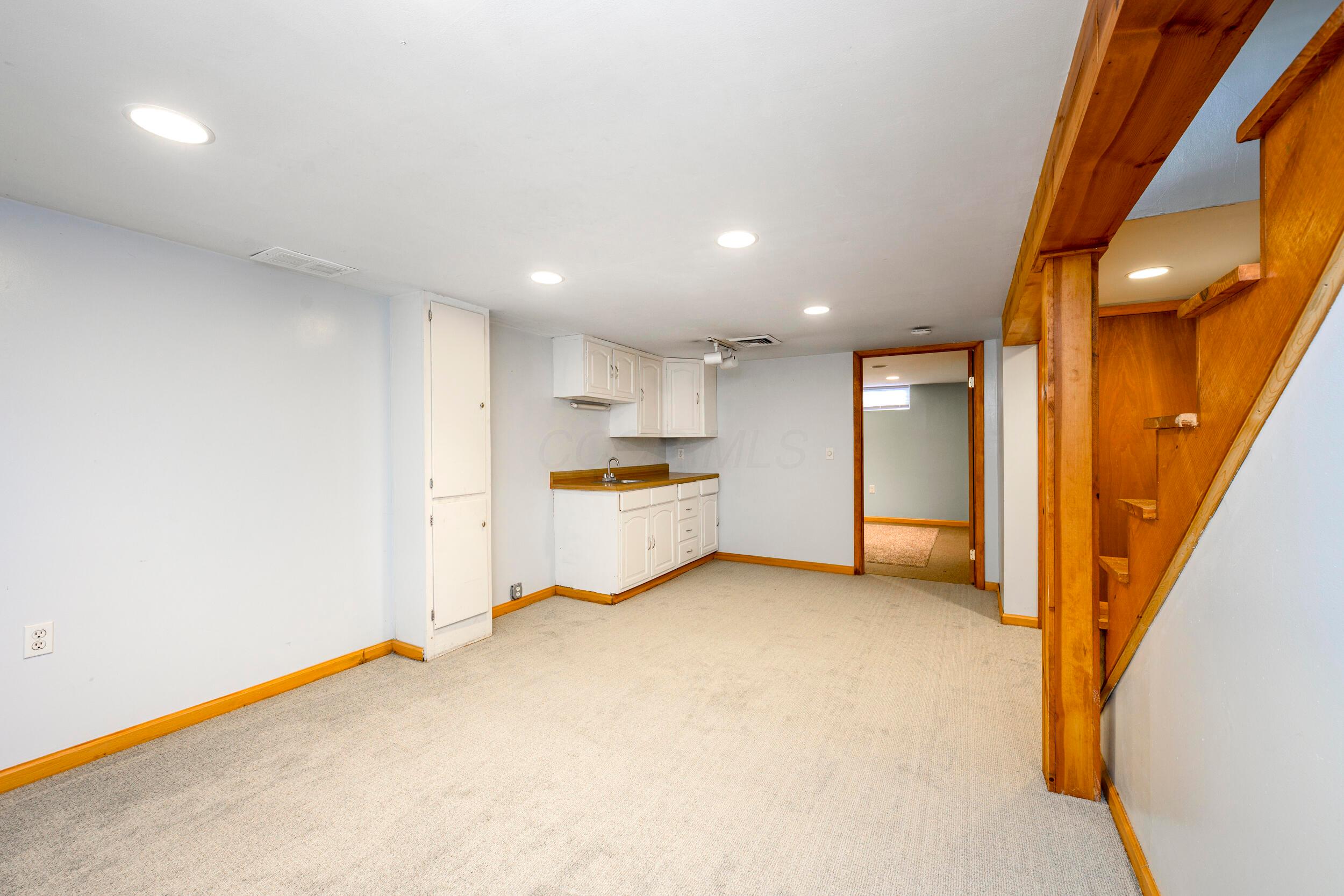 285 East Weisheimer Road Columbus, OH 43214 - Photo 17 of 28