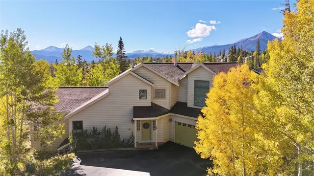 a view of a house with a yard and chandelier
