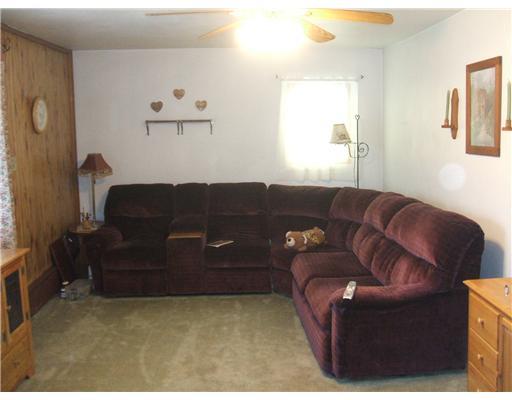 3243 Water Level Road Somerset, PA 15501 - Photo 8 of 13 Living Room.