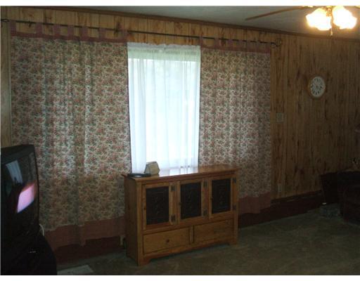 3243 Water Level Road Somerset, PA 15501 - Photo 9 of 13 Living Room.
