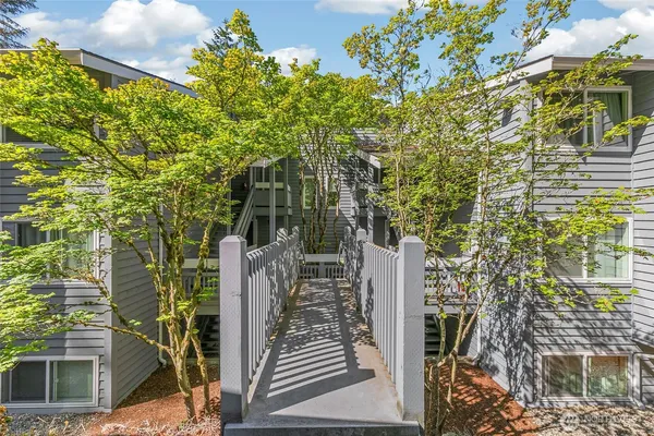 $350,000 | 9398 Redmond-Woodinville Road Northeast, Unit E126, Redmond, WA 98052