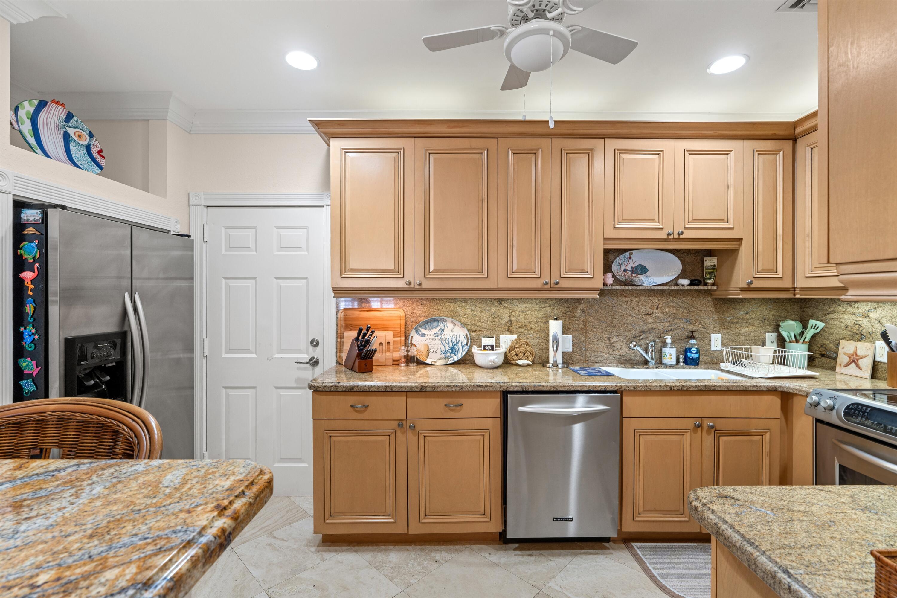 5900 Old Ocean Boulevard, Unit B5 Ocean Ridge, FL 33435 - Photo 8 of 21 KITCHEN_STRAIGHT_3_DT