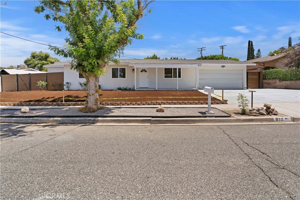 972 Appleton Road Simi Valley, CA 93065 - Photo 3 of 25 Gallery Image 3