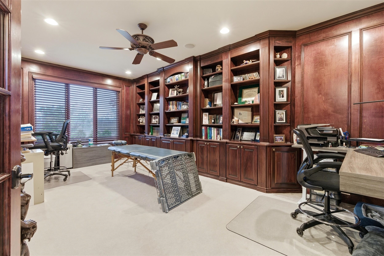 5520 Whitehall Boulevard Rochester, MI 48306 - Photo 15 of 99