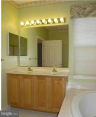 8323 Gaither Street, Unit 265 Manassas, VA 20110 - Photo 21 of 29 Bath (Master)